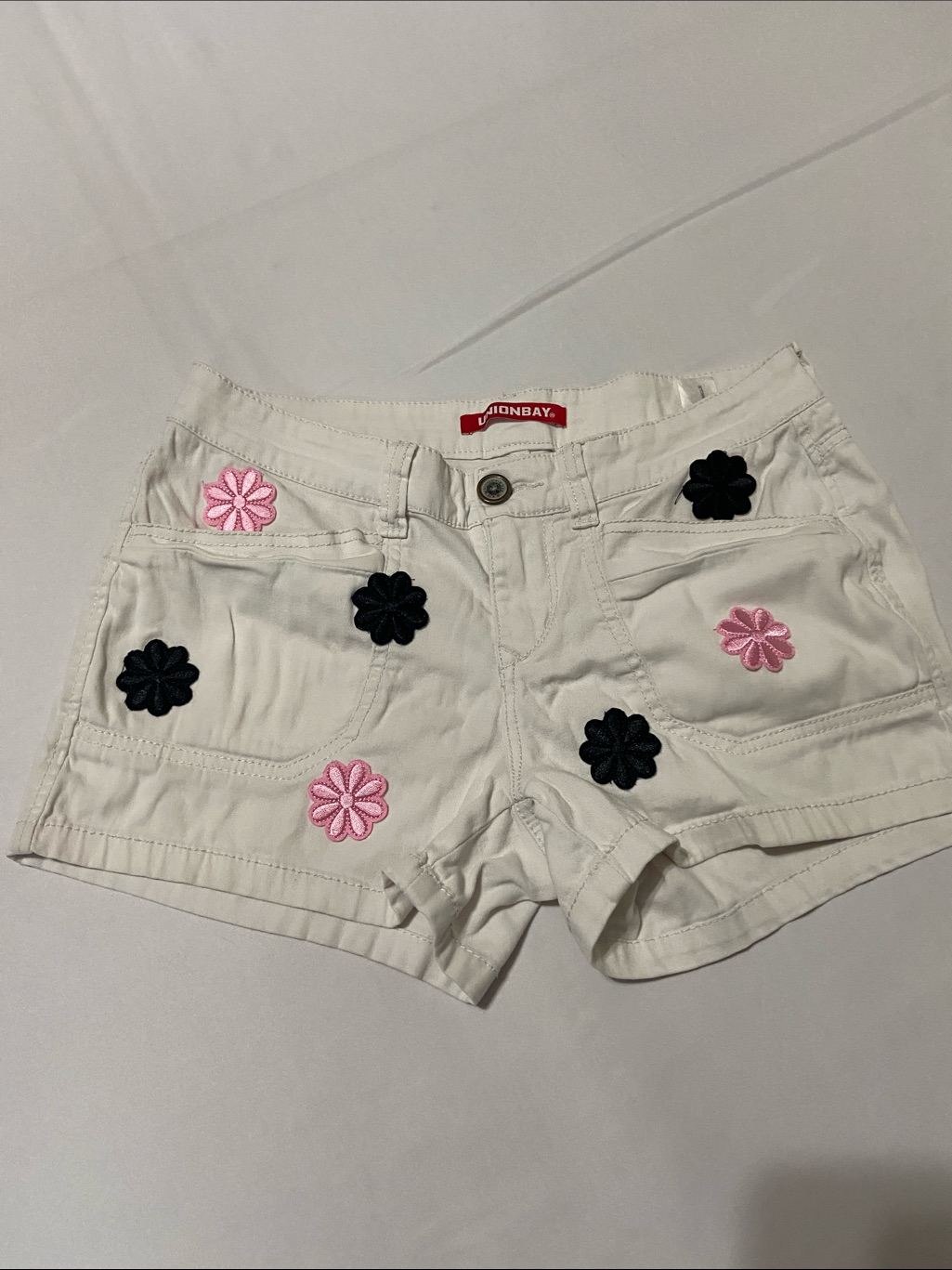 Unionbay Junior's White Floral Short Mid Rise Size 7